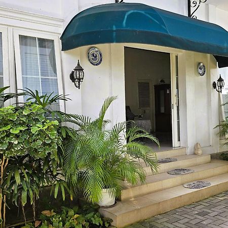 Отель Surokarsan 9 House Джокьякарта Экстерьер фото