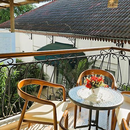 Отель Surokarsan 9 House Джокьякарта Экстерьер фото