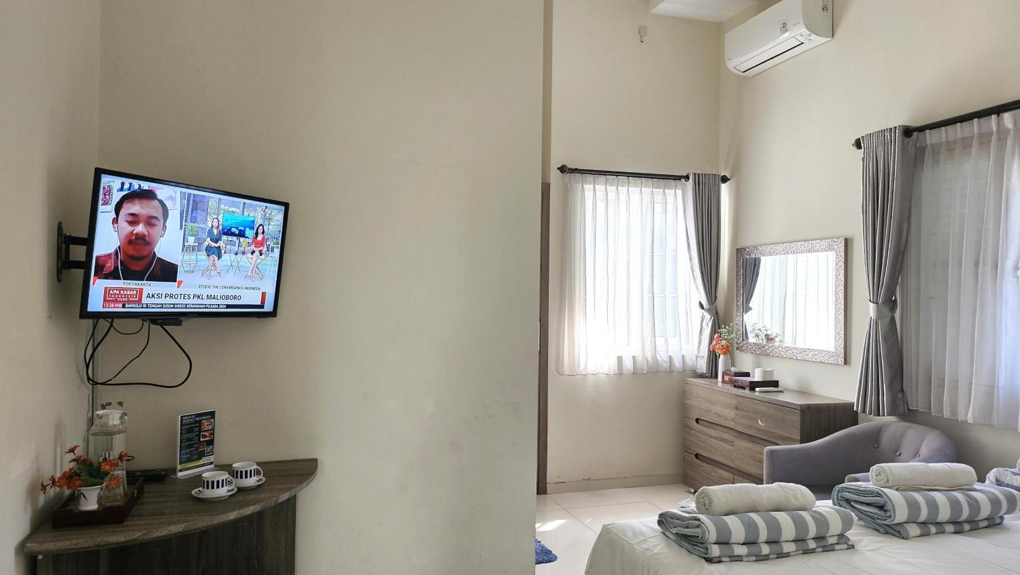 Отель Surokarsan 9 House Джокьякарта Номер фото