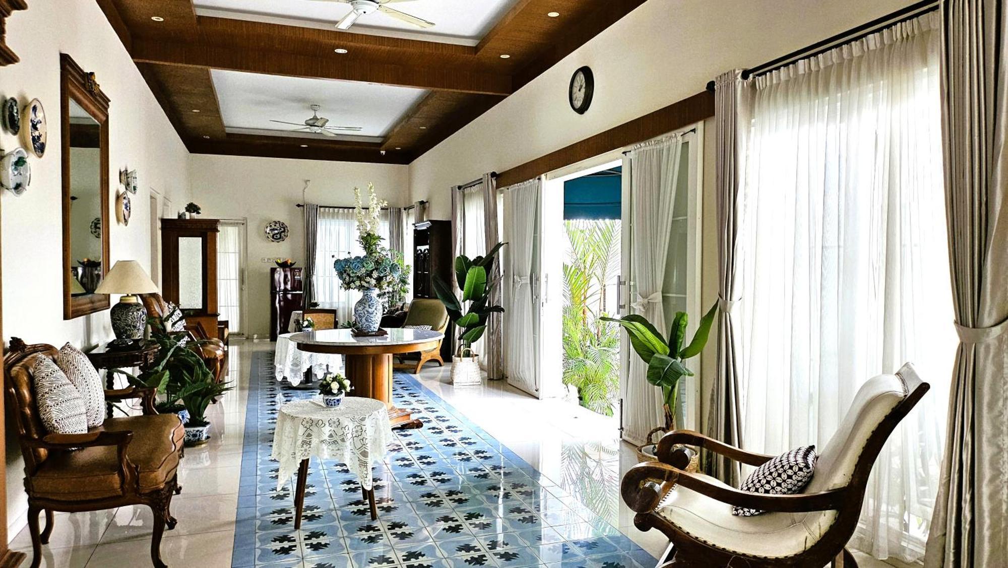 Отель Surokarsan 9 House Джокьякарта Экстерьер фото